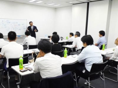 最新刊「社長が３か月不在でも、仕組みで稼ぐ、年商１０億円ビジネスのつくり方」