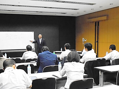 最新刊「社長が３か月不在でも、仕組みで稼ぐ、年商１０億円ビジネスのつくり方」